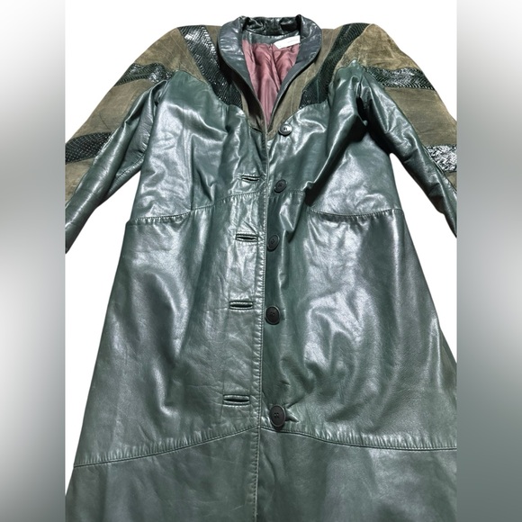 Vintage green leather trench coat, small/medium - Picture 5 of 13